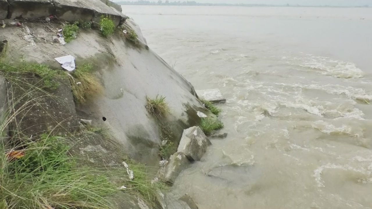 মহিপুরে তিস্তা বাঁধে ধস, শঙ্কায় ১২০০ পরিবার