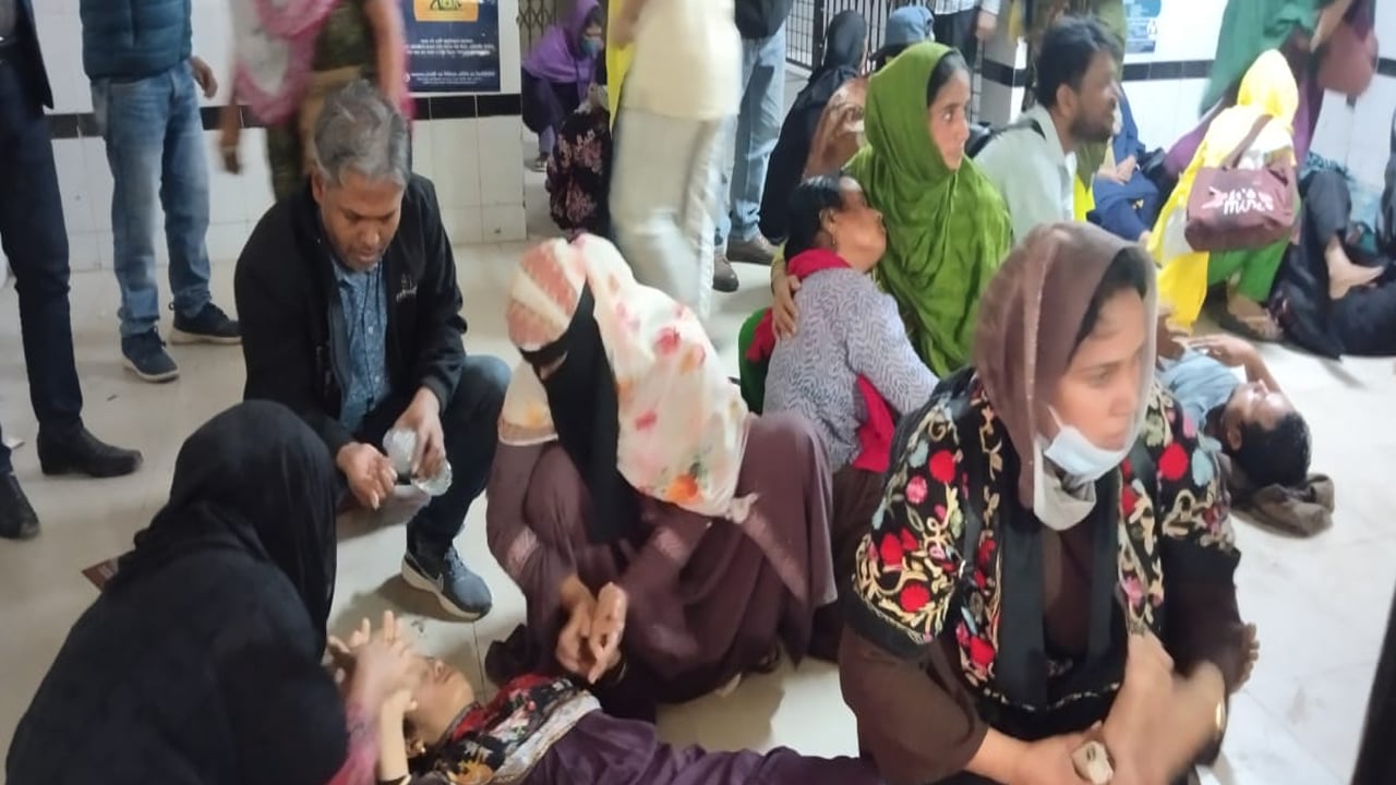 টঙ্গীতে ‌ ‘প্যানিক এ্যাটাকে’ অর্ধশতাধিক পোশাক শ্রমিক অসুস্থ