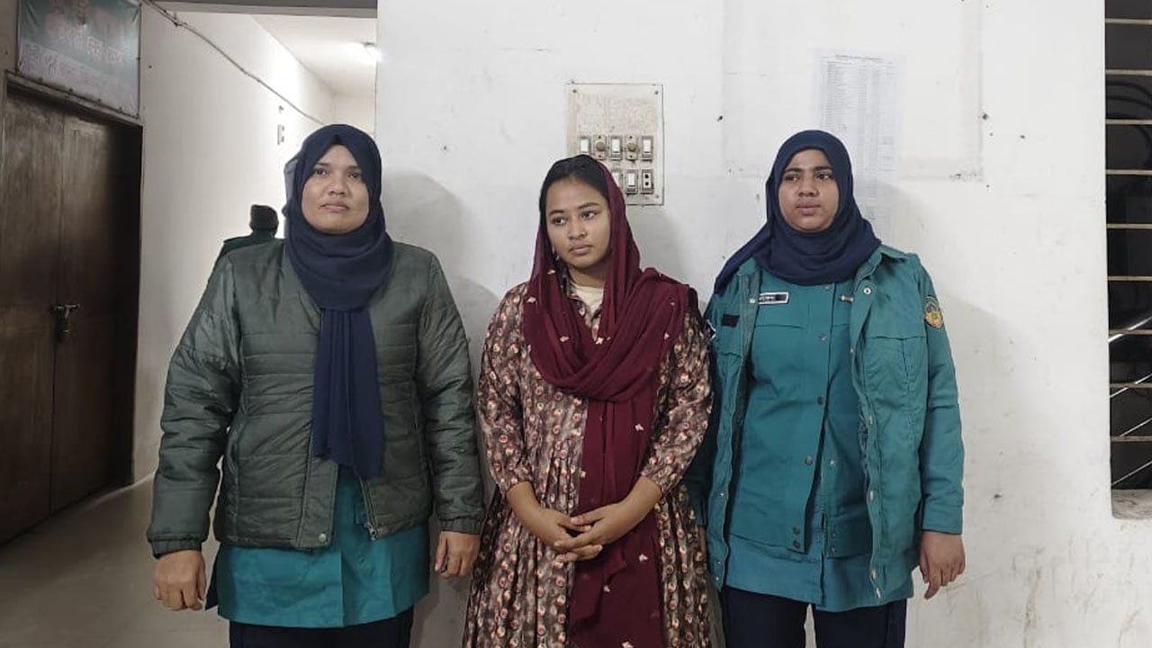 যৌথবাহিনীর অভিযানে আলোচিত জুলাইযোদ্ধা সুরভি গ্রেপ্তার