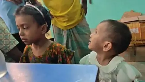চিপস কিনে দেওয়ার কথা বলে দুই মেয়েকে ফেলে গেলেন মা, খোঁজ মিলছে না বাবারও