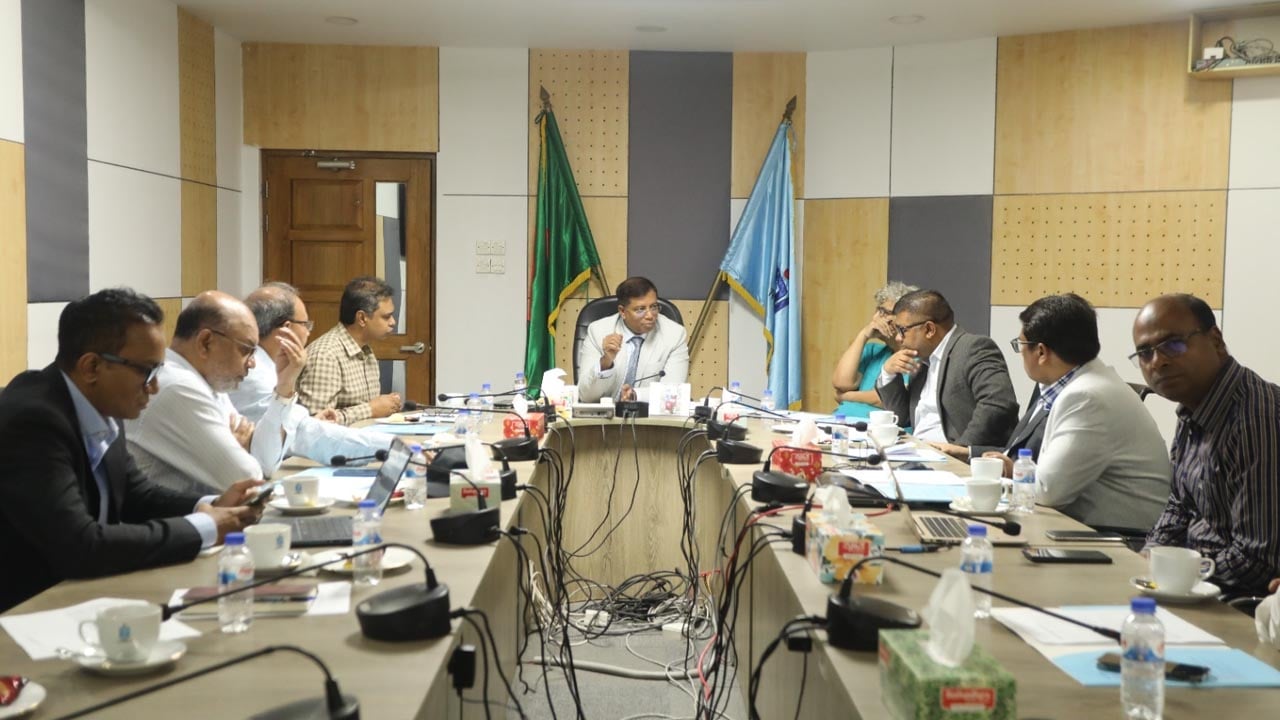 হিটের গবেষণা প্রকল্প মূল্যায়নে স্বচ্ছতা নিশ্চিতের আহ্বান ইউজিসি চেয়ারম্যানের