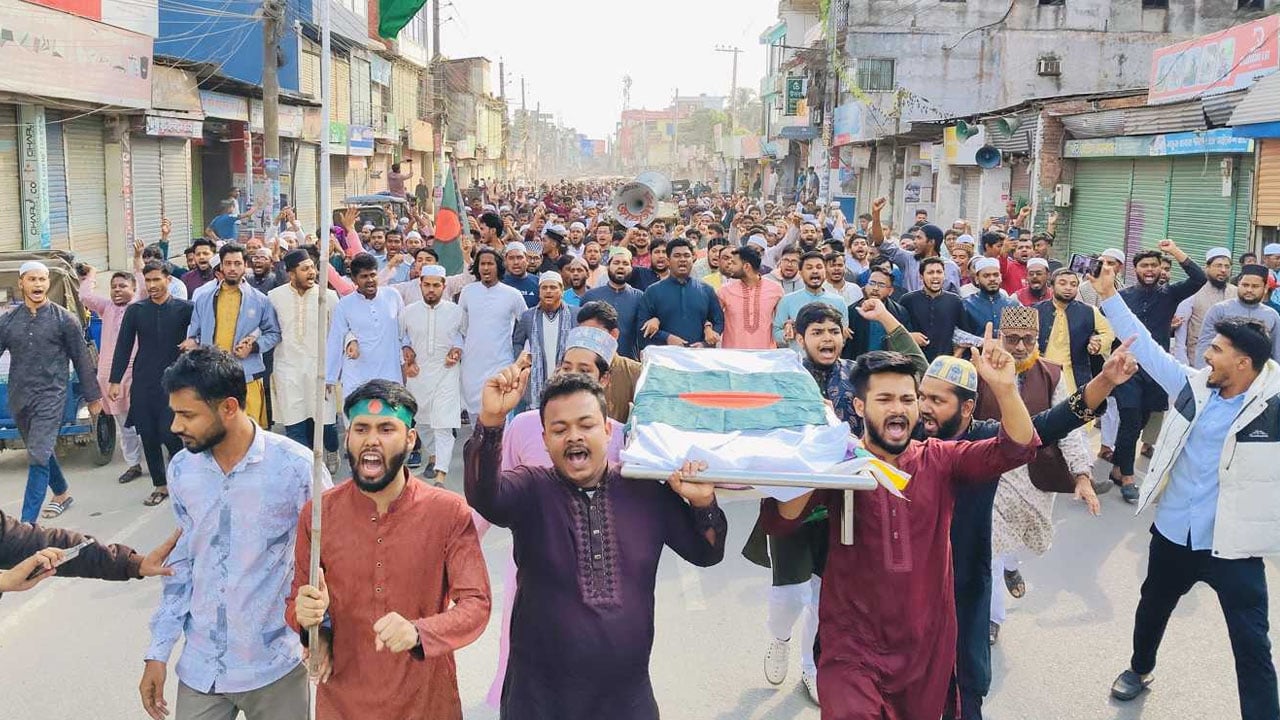 ওসমান হাদিকে হত্যার প্রতিবাদে সারা দেশে বিক্ষোভ