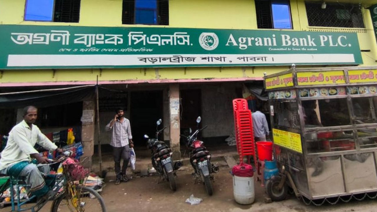 স্বামীর পাঠানো রেমিট্যান্সের লক্ষাধিক টাকা খোয়ালেন নারী