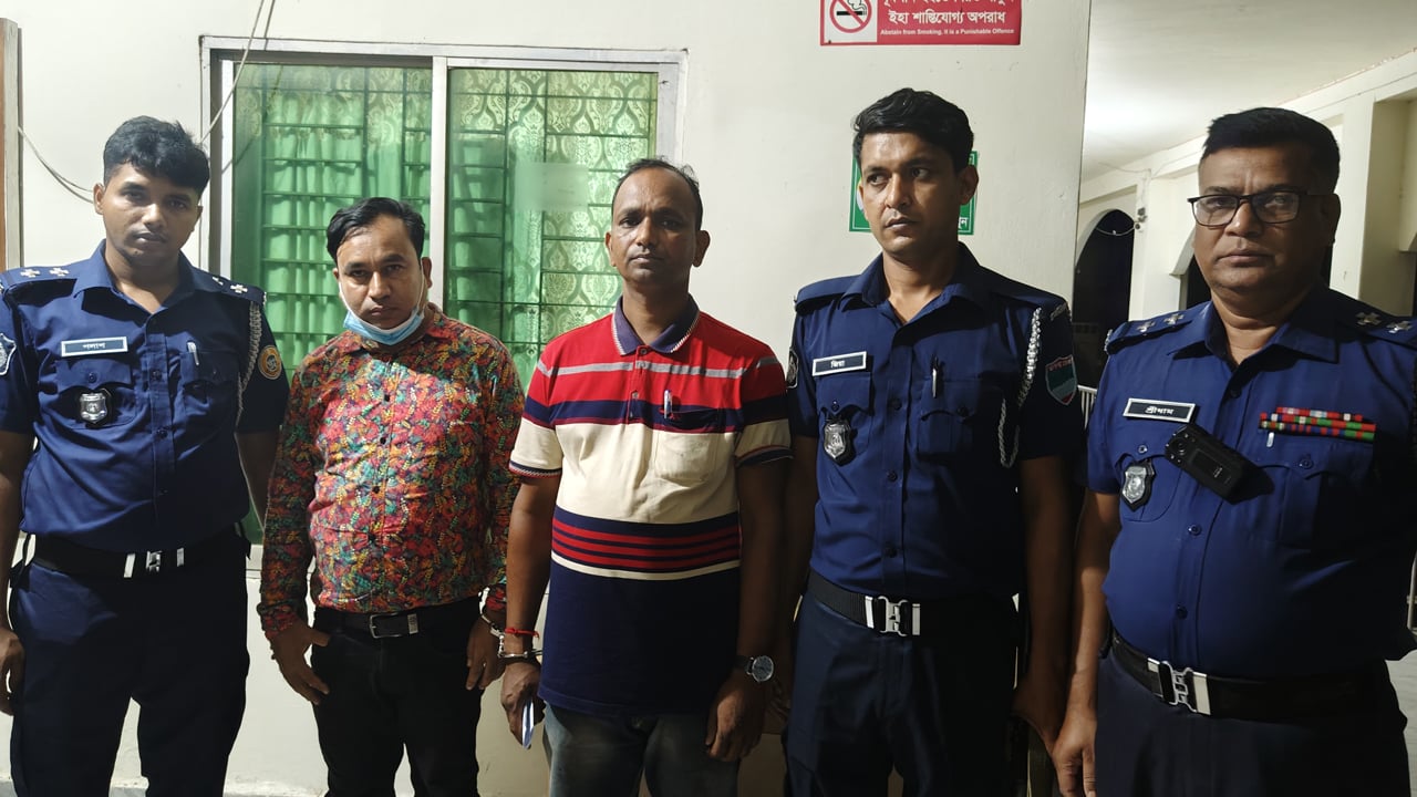 পিরোজপুরে দুই ভুয়া চিকিৎসক গ্রেপ্তার