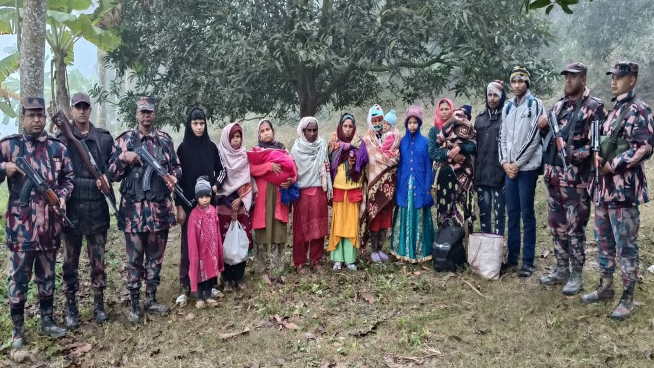 ভোলাহাট সীমান্ত দিয়ে অনুপ্রবেশের সময় আটক ২৭