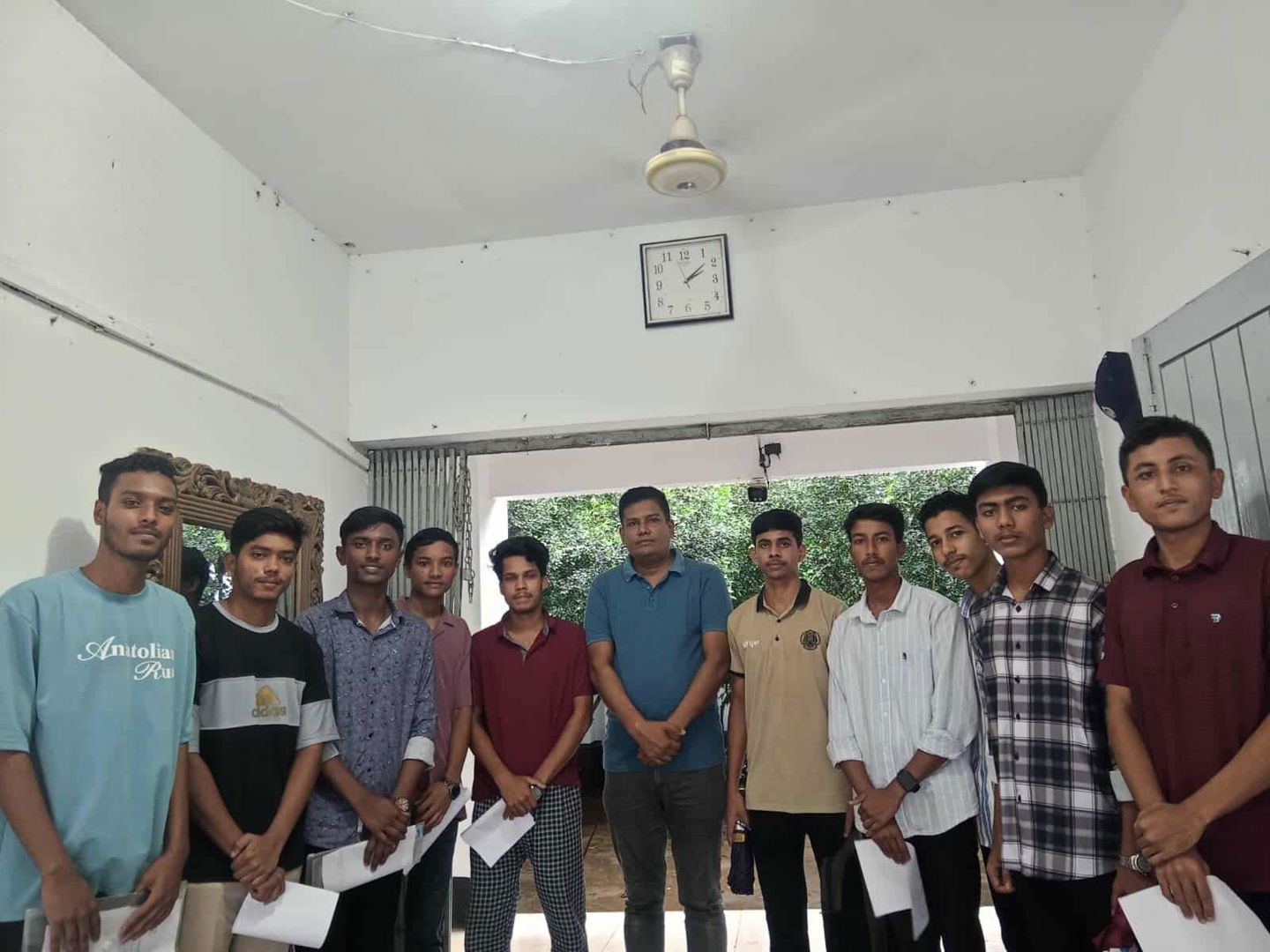 মাত্র ১২০ টাকায় পুলিশে চাকরি পেলেন মিরসরাইয়ের ১০ তরুণ