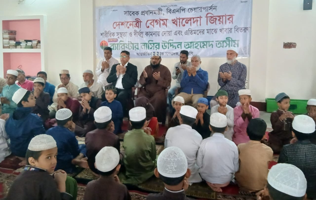 খালেদা জিয়ার রোগমুক্তি কামনায় ধানমন্ডিতে দোয়া মাহফিল