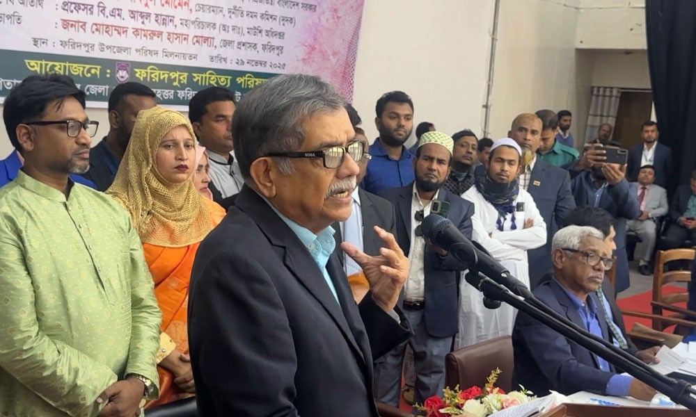 শিক্ষাকেন্দ্রগুলো রাজনীতিমুক্ত রাখতে হবে: শিক্ষা উপদেষ্টা