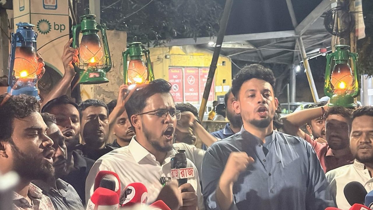 তেলের দামবৃদ্ধির প্রতিবাদে যুবশক্তির হারিকেন মিছিল