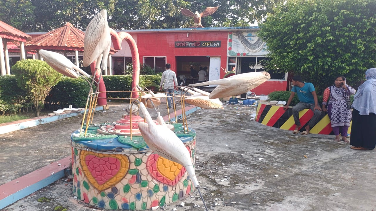 অসামাজিক কার্যকলাপের প্রতিবাদ করায় সাংবাদিকসহ ২০ তৌহিদী জনতাকে মারধর