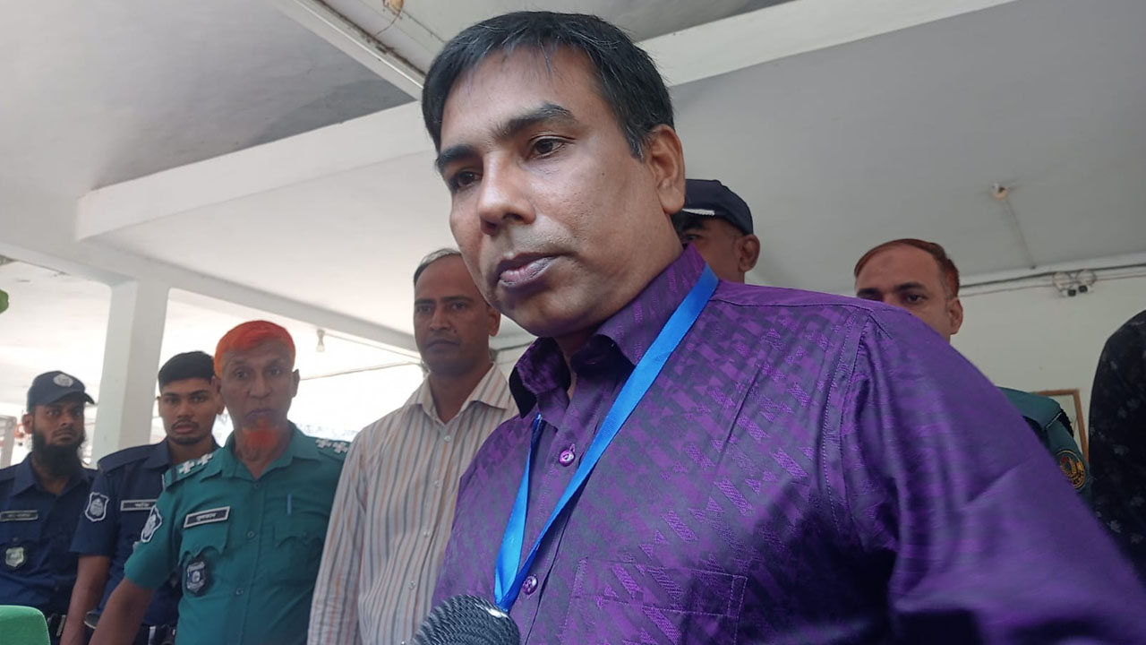 সৈয়দ আমির আলী হলের ভোট কেন্দ্রে সাংবাদিক প্রবেশে বাধা