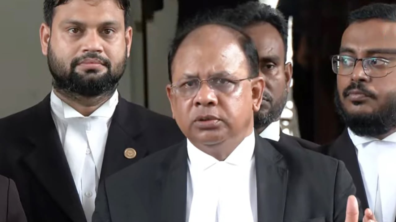 ফ্যাসিস্ট হাসিনা কোন স্ট্যাটাসে ভারতে আছেন জানে না বাংলাদেশ