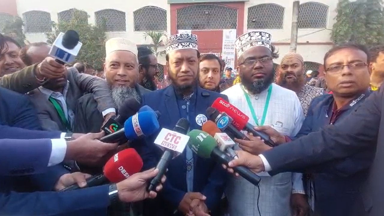 ভোট দিলেন মুফতি আমীর হামজা