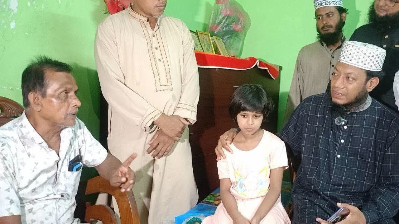 দেবাশীষের মেয়ের পড়াশোনার দায়িত্ব নিলেন এমপি আমির হামজা