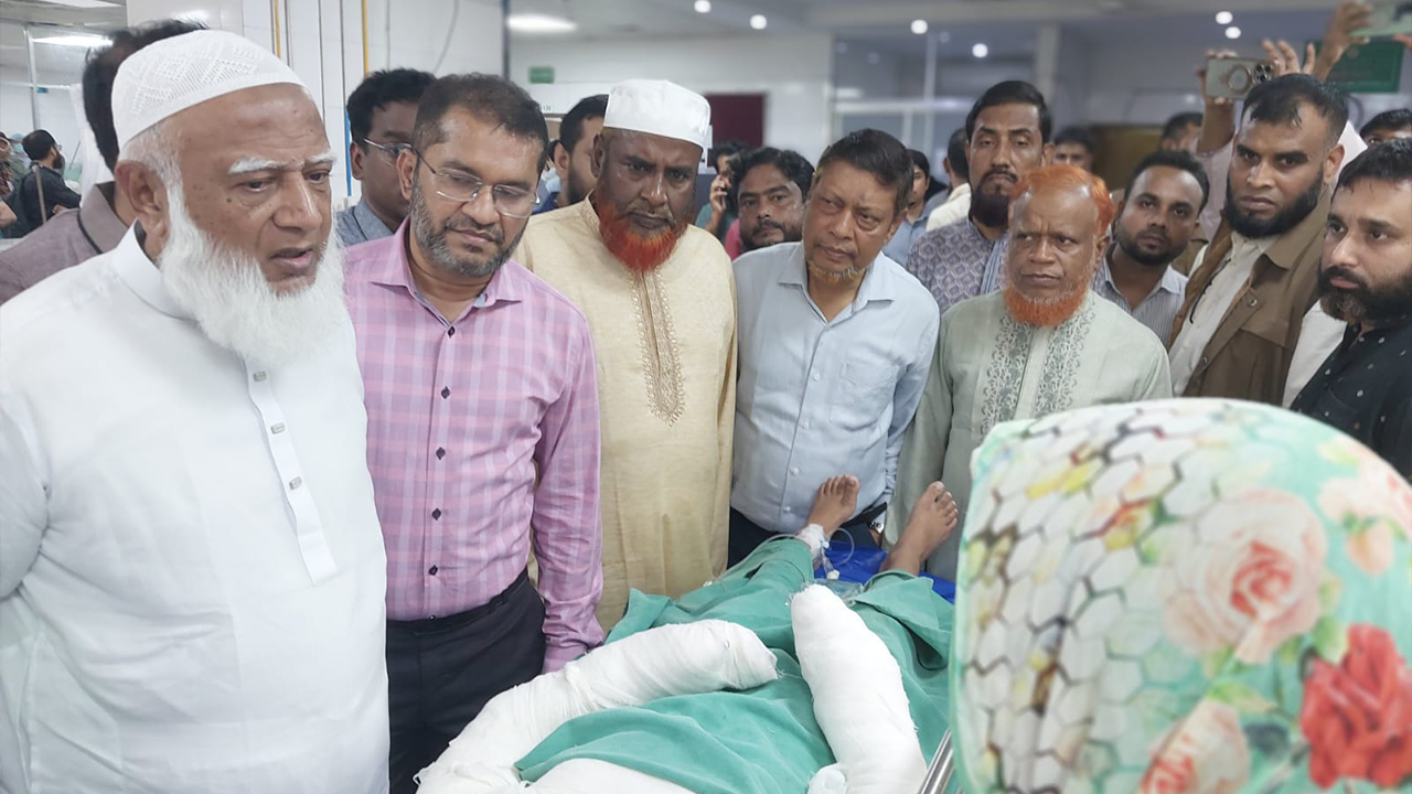 আহতদের সুচিকিৎসা নিশ্চিত করার পরামর্শ জামায়াতের আমিরের
