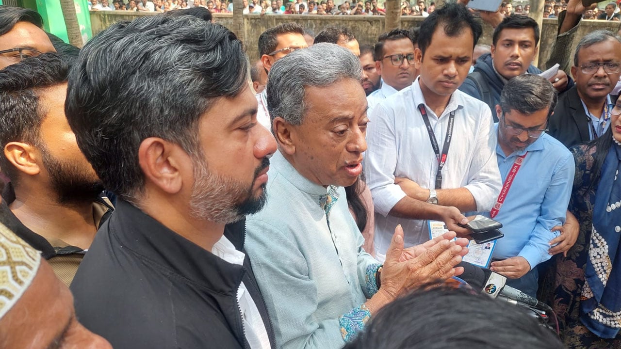 দেশে গণতান্ত্রিক ধারা ফিরে এসেছে : আমীর খসরু