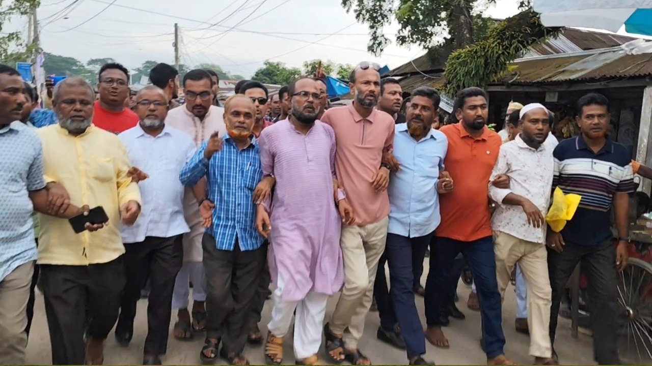 নেত্রকোনায় বিএনপির বিক্ষোভ, এনসিপিকে অবাঞ্ছিত ঘোষণার হুমকি