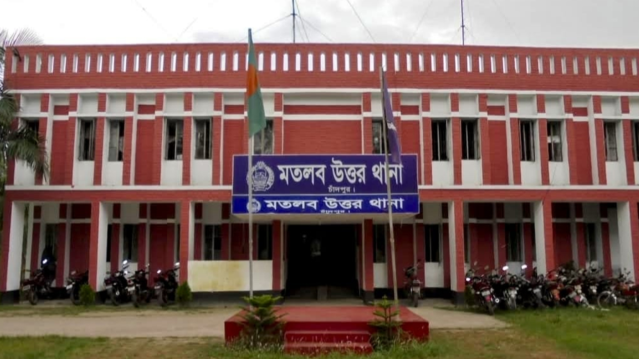 মতলবে কিশোর গ্যাংয়ের দৌরাত্ম্যে অতিষ্ঠ এলাকাবাসী