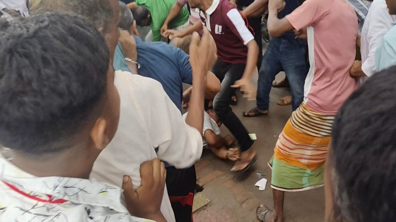 বিএনপির কাউন্সিলে জাল ভোট দেওয়ায় দু’পক্ষে সংঘর্ষ