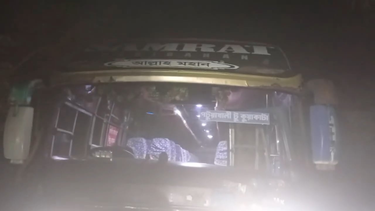 আমতলীতে বাস চাপায় মোটরসাইকেল চালকসহ দুইজন নিহত