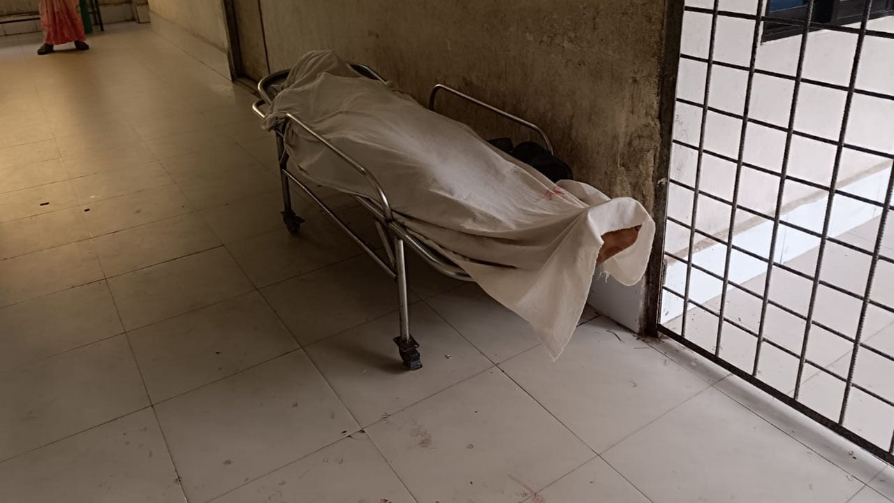 চুরি করতে গিয়ে স্বাস্থ্য কমপ্লেক্সের ছাদ থেকে পড়ে কিশোরের মৃত্যু