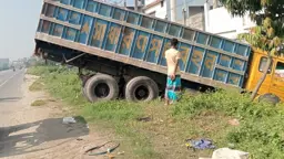 আড়াইহাজারে ট্রাকের ধাক্কায় অটোযাত্রী নিহত 