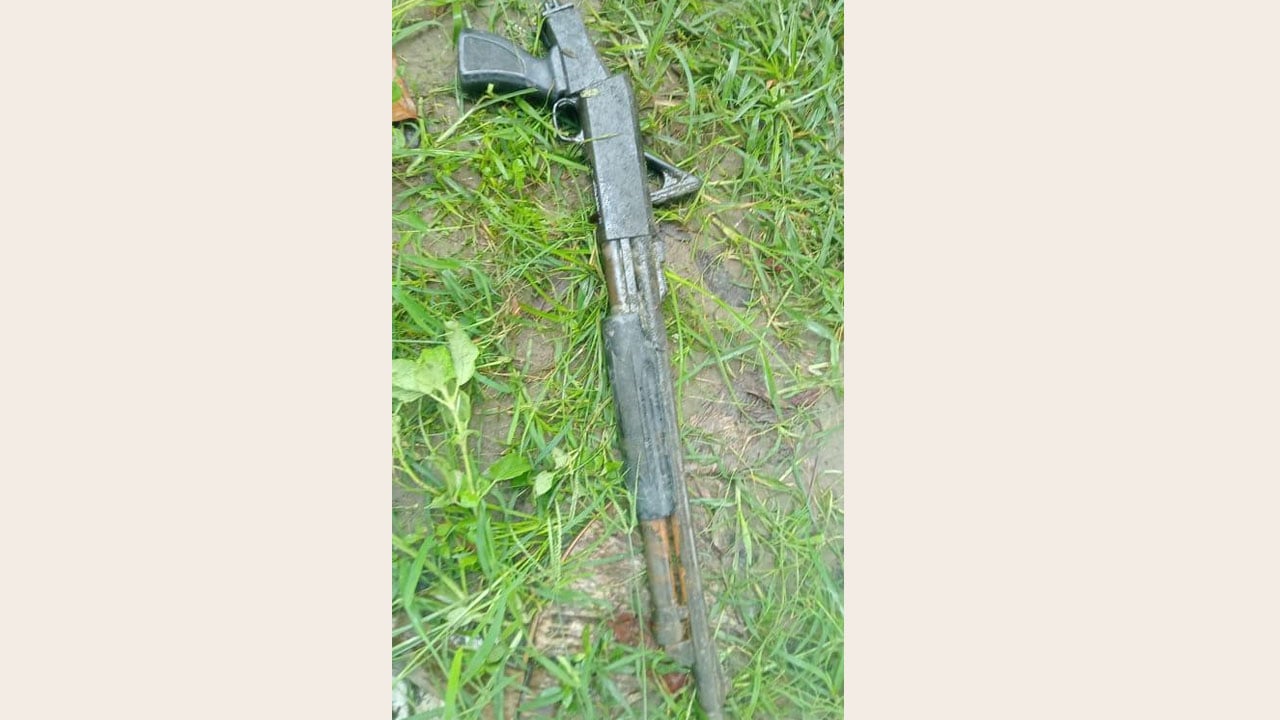আড়াইহাজারে মাছের জালে উঠে এলো শর্টগান
