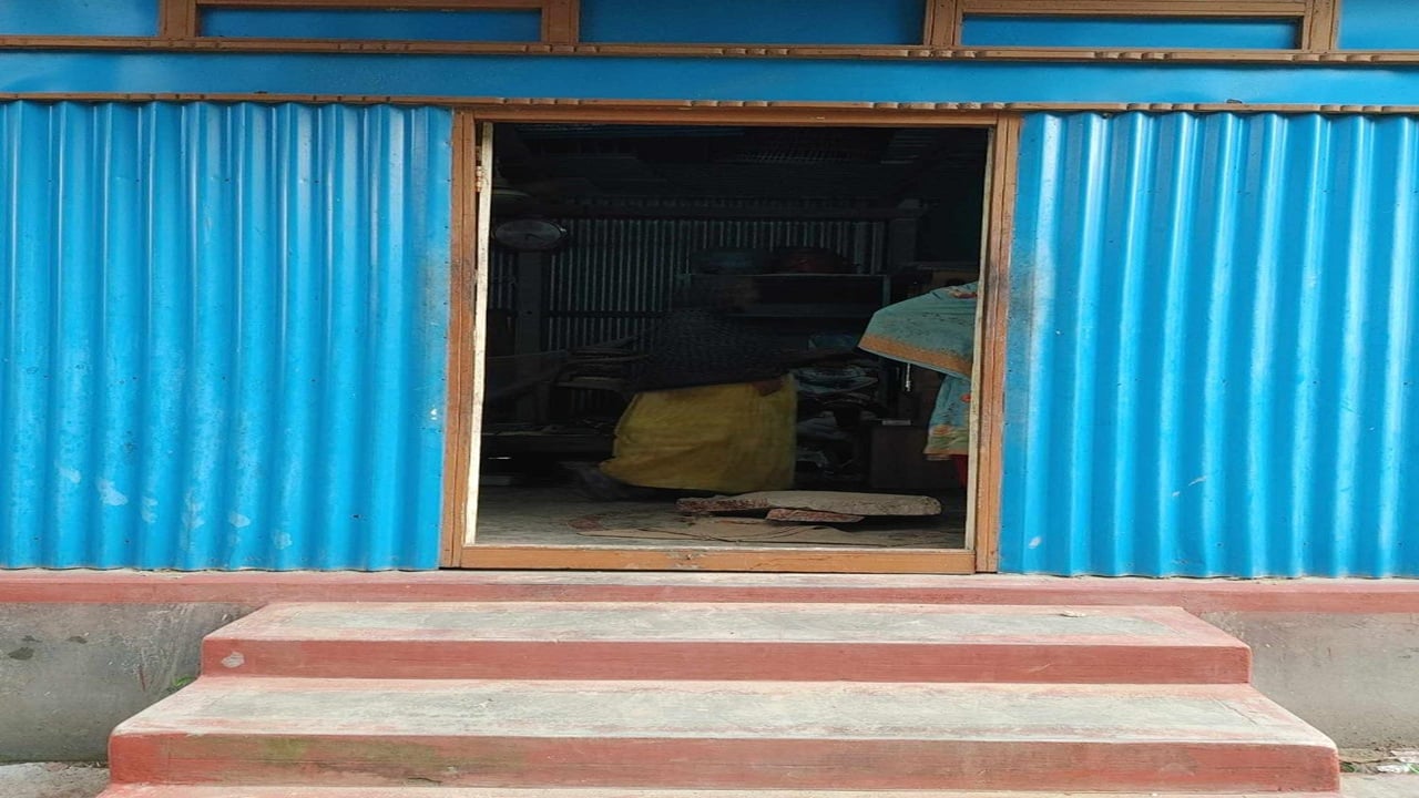 আড়াইহাজারে ডাকাতি, কয়েক লাখ টাকার মালামাল লুট