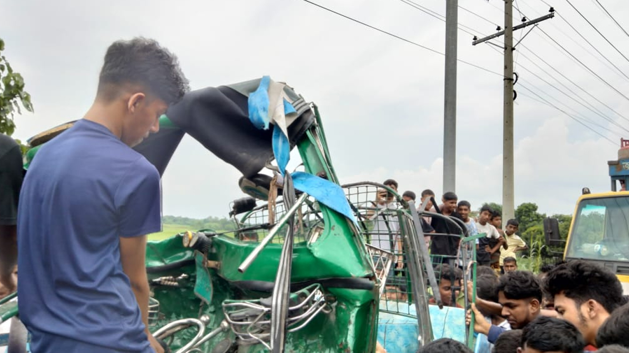 আড়াইহাজারে ট্রাক-সিএনজি সংঘর্ষে চারজন নিহত, আহত ৫