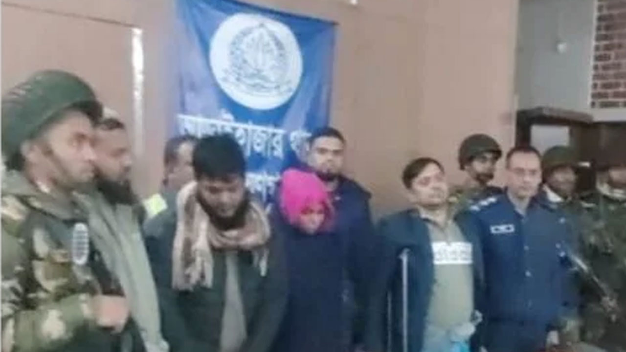 আড়াইহাজারে মাদক-টাকা ও  অস্ত্র উদ্ধার, গ্রেপ্তার ৪