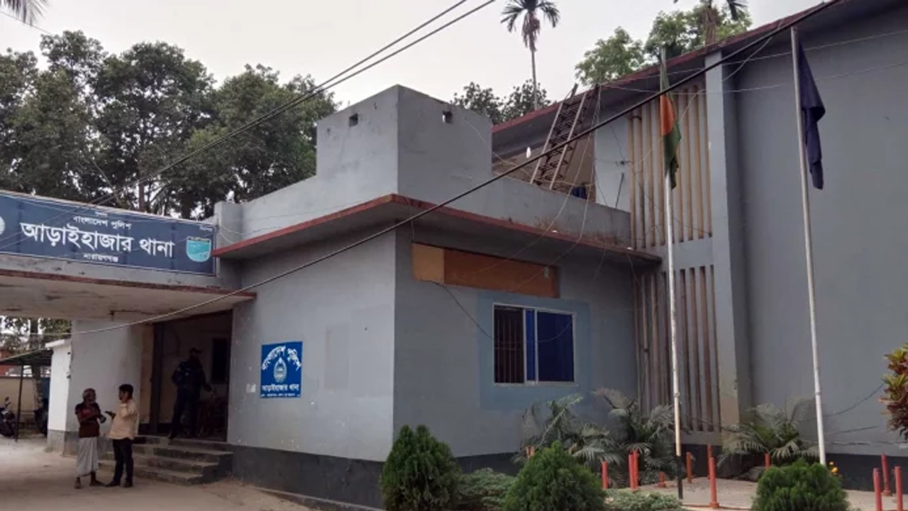 আড়াইহাজারে ফুটবল খেলাকে কেন্দ্র করে বিএনপির দু’গ্রুপের সংঘর্ষ