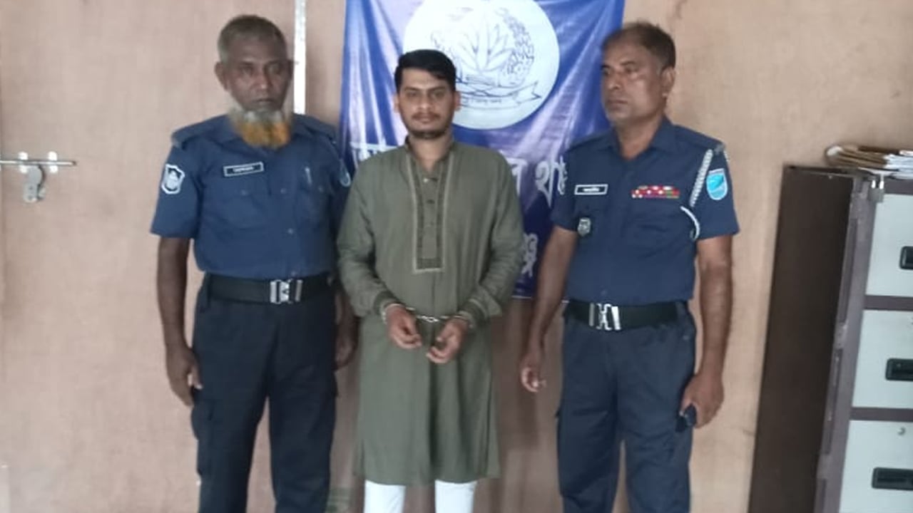 আড়াইহাজারে ছাত্রলীগ নেতা গ্রেপ্তার