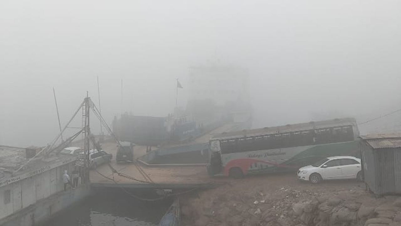 দৌলতদিয়া-পাটুরিয়া রুটে ফেরি চলাচল বন্ধ