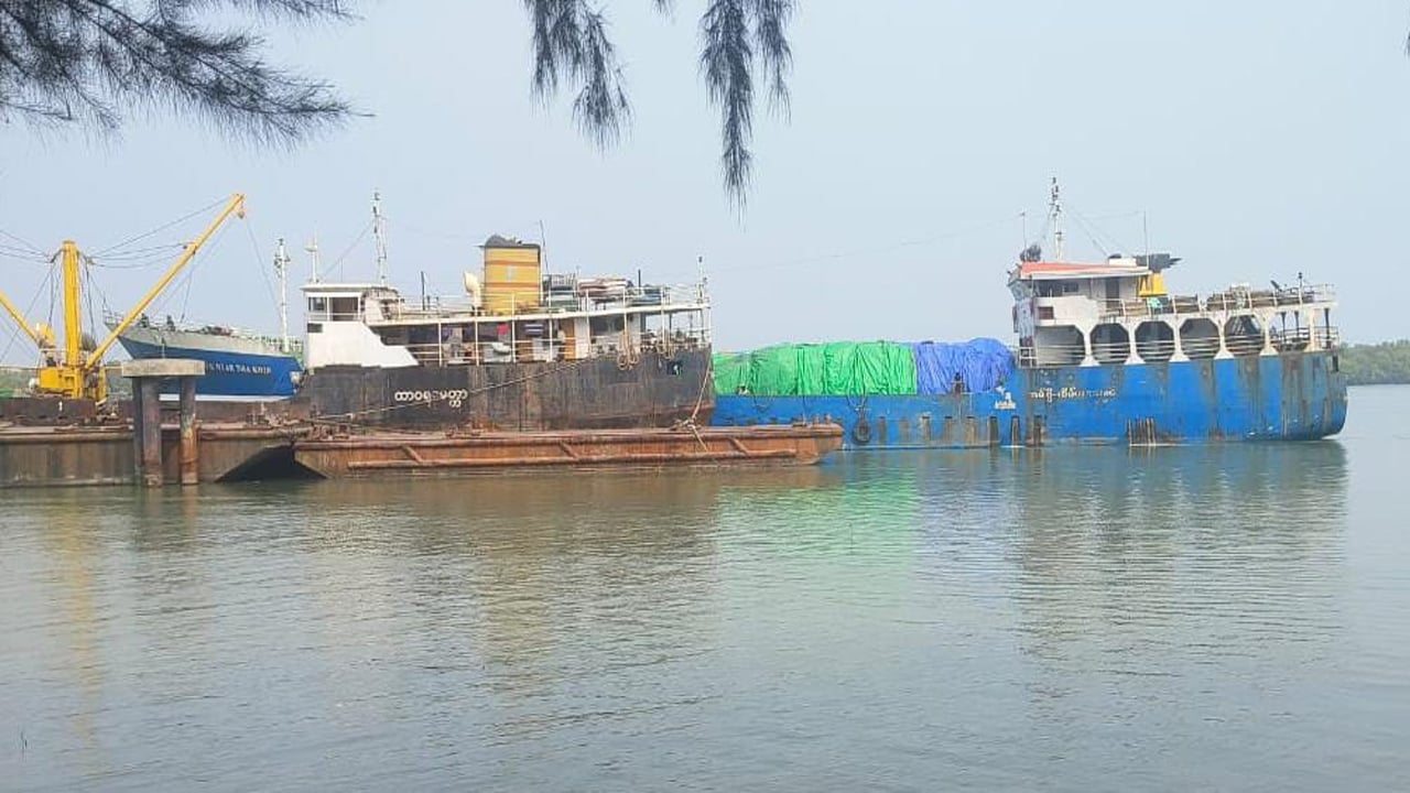 ১৭ দিন পর বাংলাদেশি পণ্যবাহী কার্গো ছাড়লো আরকান আর্মি