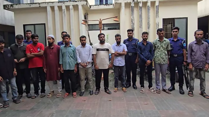 হাসপাতালে অভিযান, দালাল চক্রের ১৭ সদস্য আটক