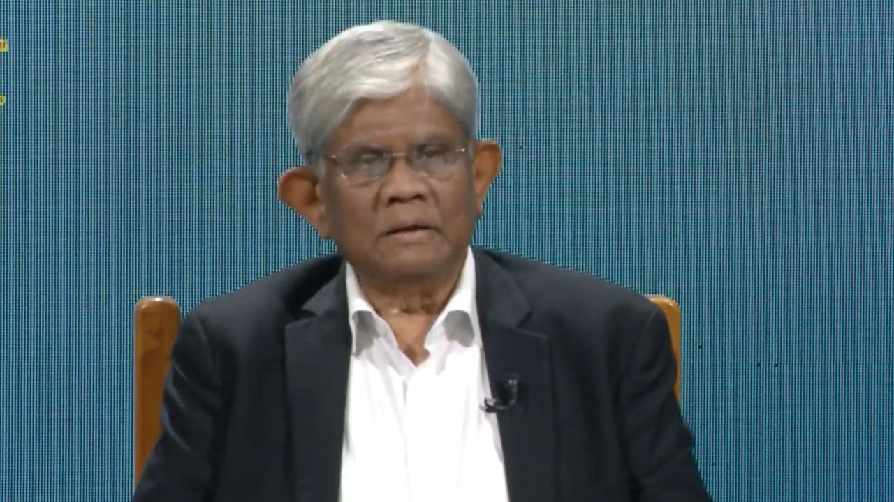 বাজেট উপস্থাপন করছেন অর্থ উপদেষ্টা