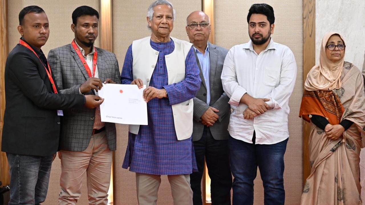 গণঅভ্যুত্থানে শহীদ পরিবার ও আহতদের আর্থিক সহায়তা প্রদান শুরু