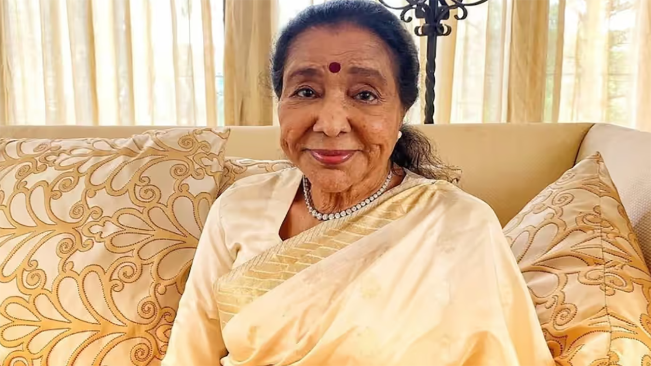 অসুস্থ হয়ে হাসপাতালে ভর্তি আশা ভোসলে