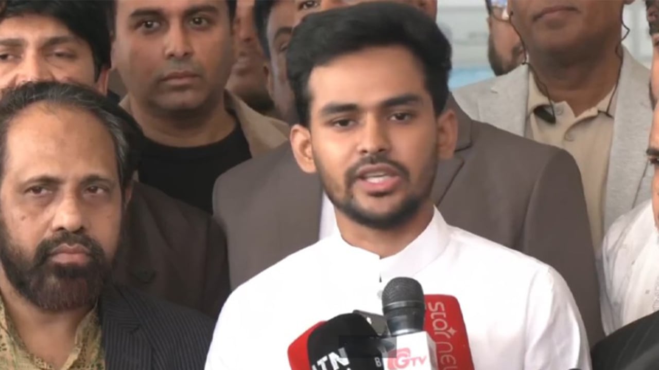 মনোনয়ন ফরম সংগ্রহ করলেন আসিফ মাহমুদ