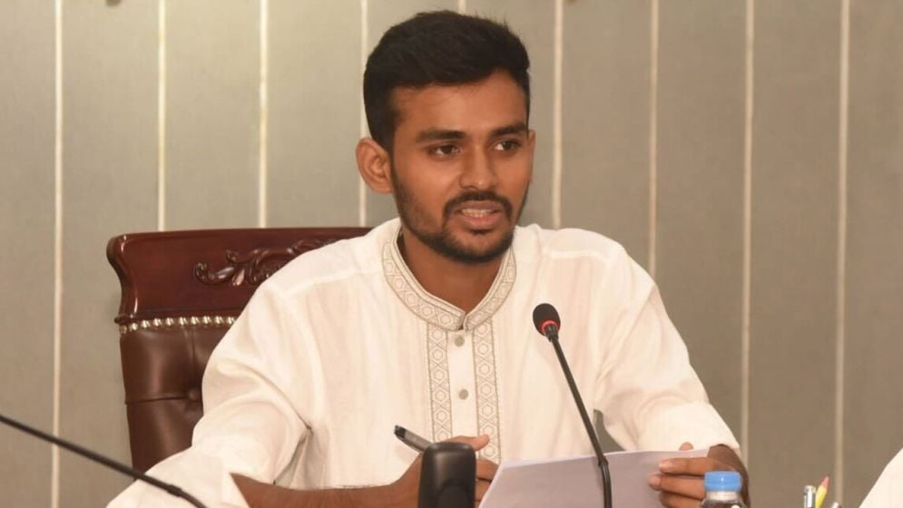 ‘উপদেষ্টাদের কেউ রাজনীতি করলে সরকার থেকে বের হয়ে করবে’