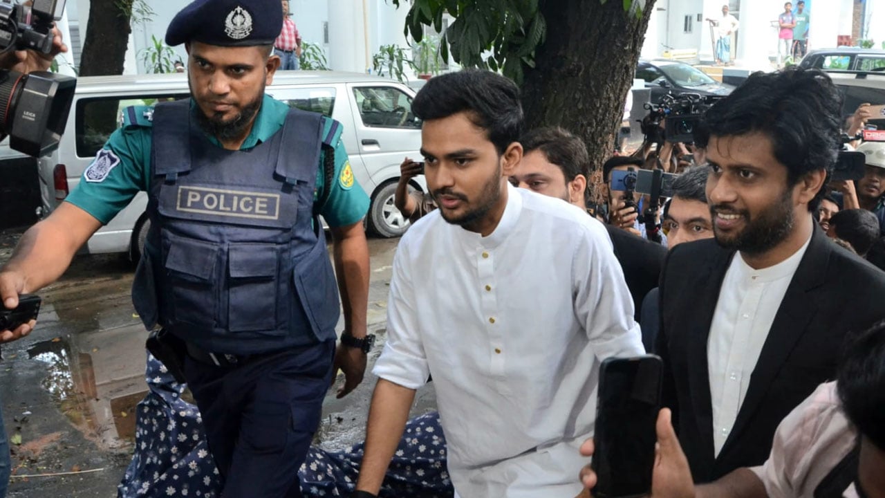 সাক্ষ্য দিতে ট্রাইব্যুনালে উপদেষ্টা আসিফ মাহমুদ