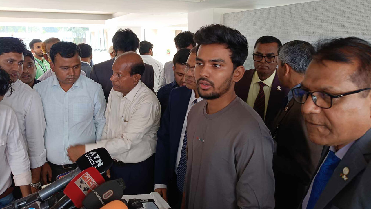 আগে স্থানীয় নির্বাচন হওয়া উচিত: আসিফ মাহমুদ