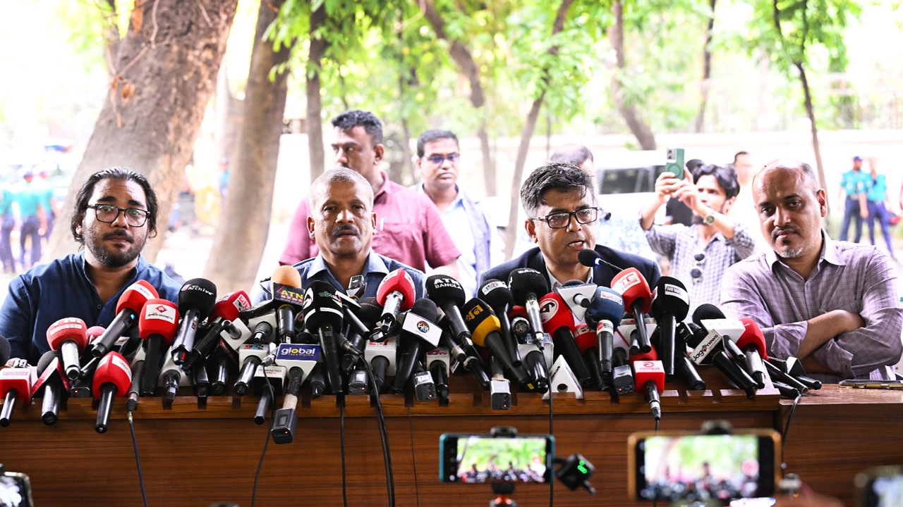 নির্বাচন কোনোভাবেই ২০২৬ সালের জুনের পরে যাবে না: আসিফ নজরুল