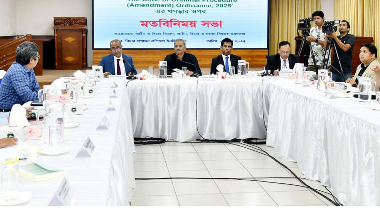 জনগণের প্রত্যাশা পূরণে আন্তরিকভাবে কাজ করছে সরকার: আইন উপদেষ্টা