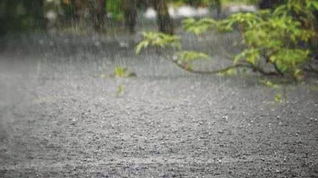 প্লাবনের শীতলতা ছাপিয়ে আষাঢ়ের গুমোট গরম