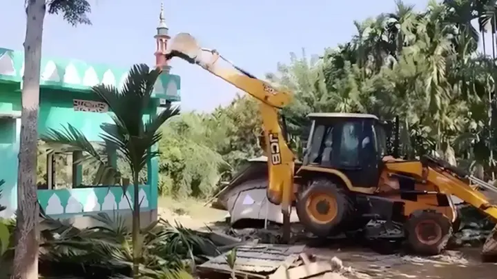 আসামে ১১০০ মুসলিম পরিবারকে উচ্ছেদ, গুঁড়িয়ে দিল ১০ মসজিদ