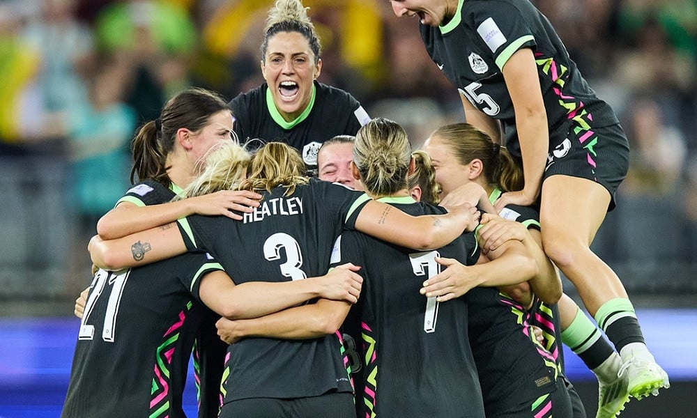 নয়বারের চ্যাম্পিয়ন চীনকে হারিয়ে ফাইনালে অস্ট্রেলিয়া