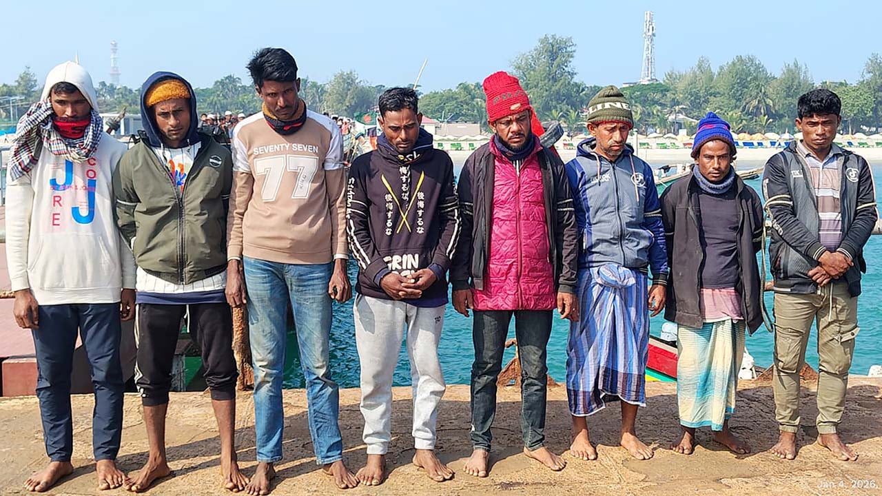 ২৭৩ জনকে আটক করেছে বাংলাদেশ নৌবাহিনী