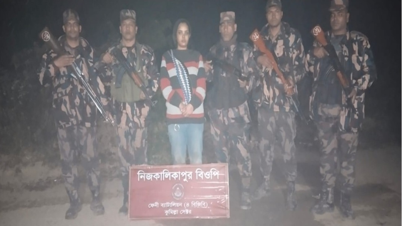 ভারত থেকে অনুপ্রবেশকালে এক সুদানি নারী আটক