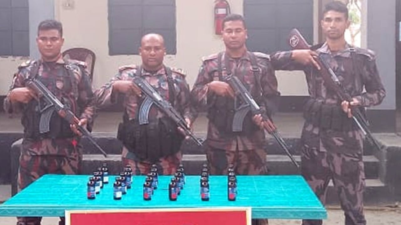 মহেশপুর সীমান্তে ফেনসিডিল জব্দ, আটক ৯